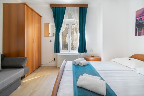 Dovolenka Baška Voda - hotel Palac - dvojlôžková izba s prístelkou