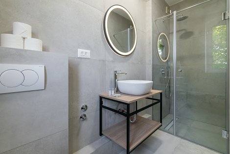 Dovolenka Baška Voda - hotel Palac - dvojlôžková izba - kúpeľňa