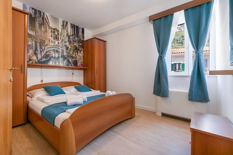 Dovolenka Baška Voda - hotel Palac - štvorlôžková rodinná izba - spálňa