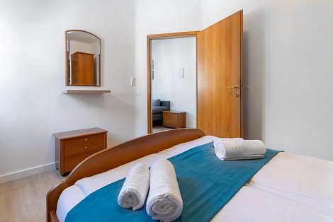 Dovolenka Baška Voda - hotel Palac  - rodinná trojlôžková izba - spálňa