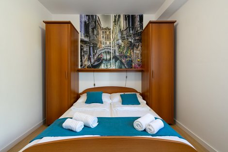 Dovolenka Baška Voda - hotel Palac - štvorlôžková rodinná izba - spálňa