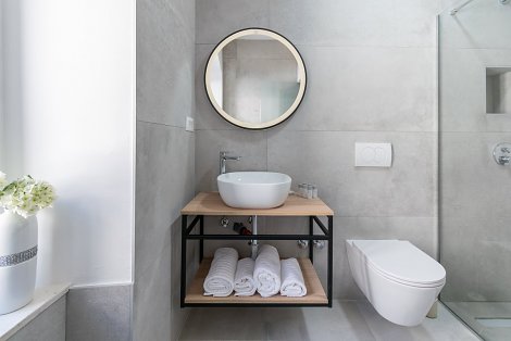 Dovolenka Baška Voda - hotel Palac - dvojlôžková izba s prístelkou - kúpeľňa