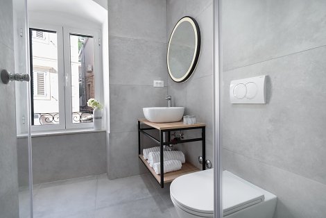 Dovolenka Baška Voda - hotel Palac - dvojlôžková izba s prístelkou - kúpeľňa