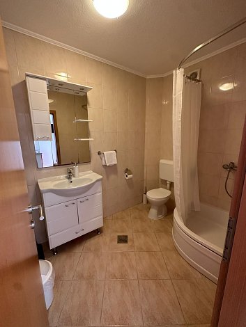 Chorvátsko, Baška Voda, apartmány Antunovič - apt. 1/4+1 - kúpeľňa