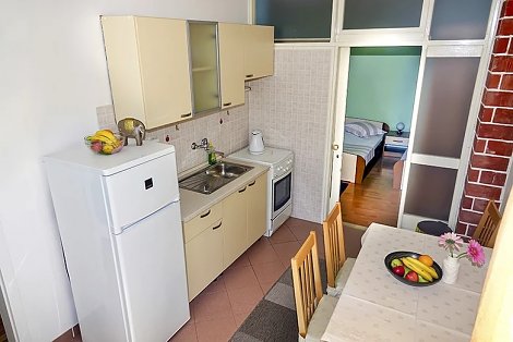 Chorvátsko, Baška Voda, apartmány Roza - 1/4 apt. ROZA - kuchyňa