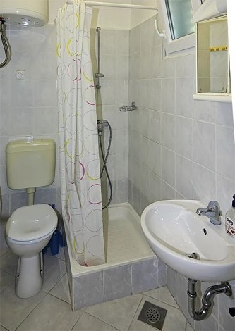 Chorvátsko, Baška Voda, apartmány Roza - 1/4 apt.  ROZA - 1. kúpeľňa