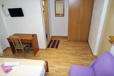 Chorvátsko, Baška Voda, apartmány Roza - 1/4 apt.  MORE - 1. spálňa
