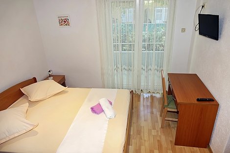 Chorvátsko, Baška Voda, apartmány Roza - 1/4 apt.  MORE - 1. spálňa