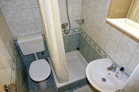 Chorvátsko, Baška Voda, apartmány Roza - 1/4 apt.  MORE - 2. kúpeľňa