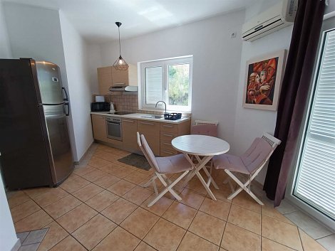 Chorvátsko, Vodice, apartmán Krešo - kuchyňa