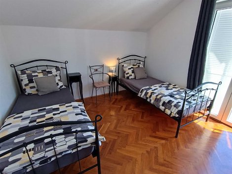 Chorvátsko, Vodice, apartmán Krešo - 1. spálňa