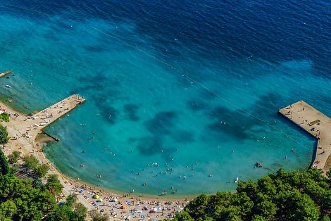 Chorvátsko, Vodice, apartmán Krešo - pláž pred hotelom Imperial