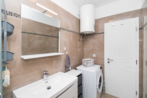 Chorvátsko, Vodice, apartmány Benmi  - apt. 1 -  kúpeľňa