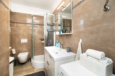 Chorvátsko, Vodice, apartmány Benmi  - apt. 2 -  kúpeľňa