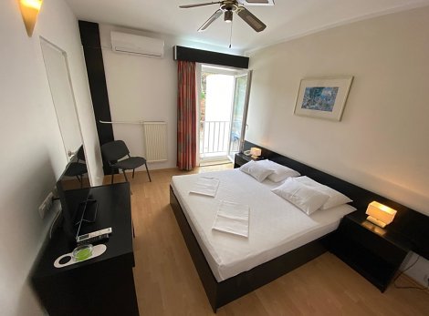 Chorvátsko, ostrov Hvar, Jelsa - hotel Hvar - izba ECONOMY