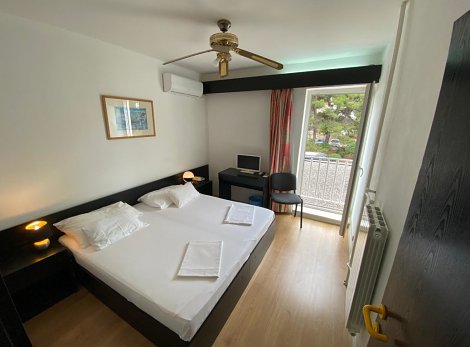 Chorvátsko, ostrov Hvar, Jelsa - hotel Hvar - izba ECONOMY