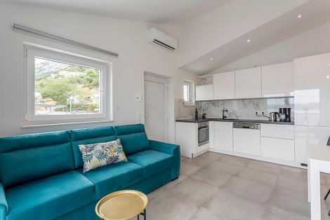 Chorvátsko, Pisak - apartmány Dodo - kuchyňa s gaučom pre 5. osobu