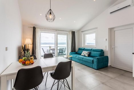 Chorvátsko, Pisak - apartmány Dodo - kuchyňa s gaučom pre 5. osobu