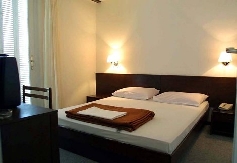 Chorvátsko, ostrov Krk, Omišalj  - Hotel Adriatic a depandance -hotelová izba - hotel Adriatic