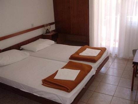Chorvátsko, ostrov Krk, Omišalj  - Hotel Adriatic a depandance - izba v depandance