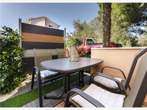 Chorvátsko, Vodice, apartmán Adelle -  apt. na prízemí - terasa