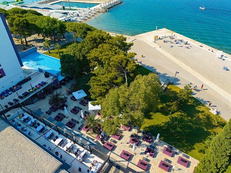 Chorvátsko, Biograd na Moru, hotel Adriatic - terasa