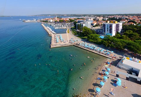 Chorvátsko, Biograd na Moru, hotel Adriatic - pláž