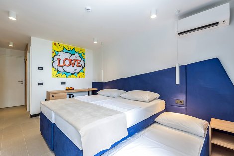 Chorvátsko, poloostrov Istria, Crikvenica - Holiday rezort Ad Turres - izba 1/2+1 s balkónom, parková strana