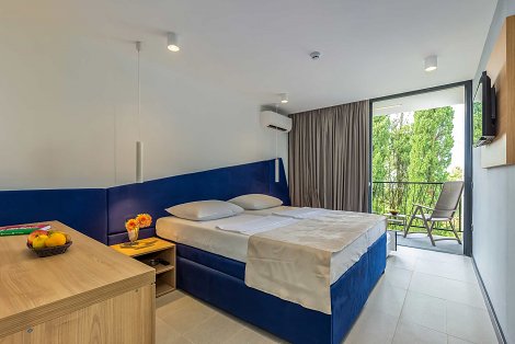 Chorvátsko, poloostrov Istria, Crikvenica - Holiday rezort Ad Turres - izba 1/2+2 s balkónom, morská strana