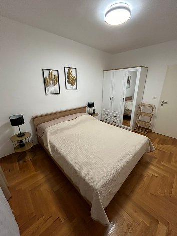 Chorvátsko, Vodice, apartmán Adelle -  apt. na 1. poschodí - spálňa