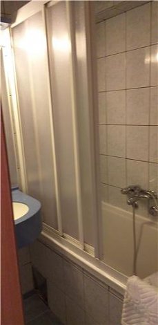 Chorvátsko, poloostrov Istria, Pula, hotel Pula - izba 1/2+1 - kúpeľňa