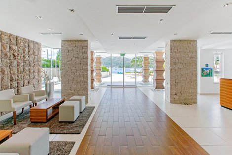 Chorvátsko, ostrov Koločep - hotel TUI BLUE Kalamota Island - vstupná hala