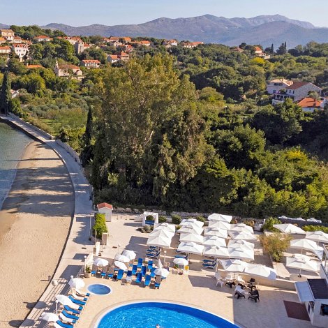 Chorvátsko, ostrov Koločep - hotel TUI BLUE Kalamota Island  - pláž