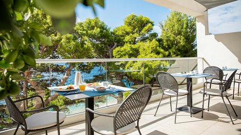 Chorvátsko, Igrane, TUI BLUE MAKARSKA  - reštaurácia - terasa