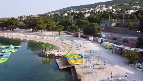 Chorvátsko, poloostrov Istria, Crikvenica - Holiday rezort Ad Turres - pláž