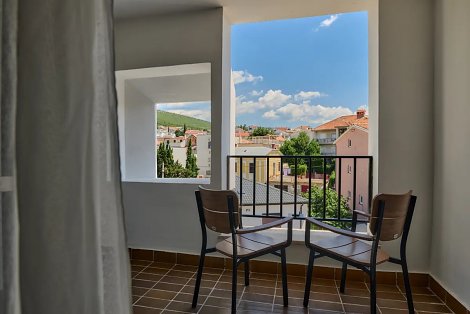 Chorvátsko, poloostrov Istria, Selce - hotel Selce - izba parková strana, s balkónom -balkón
