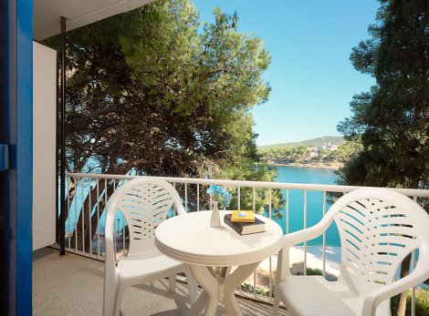 Chorvátsko, ostrov Hvar, Jelsa - hotelový komplex Fontana Resort - 1/2  CLASSIC, s balkónom, resp. s terasou - balkón