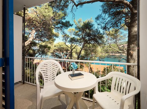 Chorvátsko, ostrov Hvar, Jelsa - hotelový komplex Fontana Resort - 1/2  CLASSIC, s balkónom, resp. s terasou - balkón
