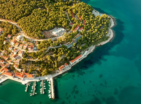 Chorvátsko, ostrov Hvar, Jelsa - hotelový komplex Fontana Resort