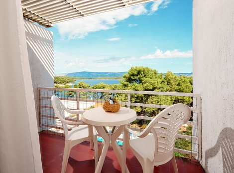 Chorvátsko, ostrov Hvar, Jelsa - hotel Hvar - izba COMFORT, morská strana - balkón