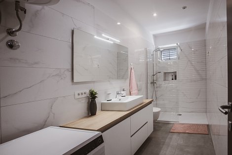 Chorvátsko, Dugi Rat - apartmán Mimica - kúpeľňa