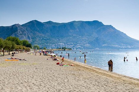 Chorvátsko, Omiš - Duče, štúdiá Marin - pláž