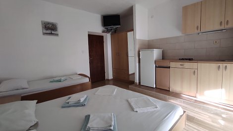 Chorvátsko, Omiš - Duče, štúdiá Marin - štúdio 1, 1/2+1