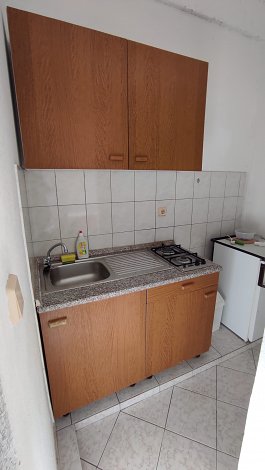 Chorvátsko, Omiš - Duče, štúdiá Marin - štúdio 2, 1/2 - kuchynská linka