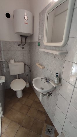 Chorvátsko, Omiš - Duče, štúdiá Marin - štúdio 2, 1/2 - kúpeľňa