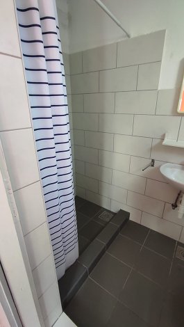 Chorvátsko, Omiš - Duče, štúdiá Marin - štúdio 4, 1/2 - kúpeľňa