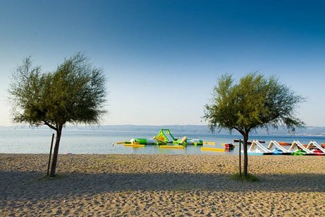 Chorvátsko, Omiš - Duče, štúdiá Marin - pláž