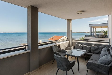 Dovolenka / zájazdy / cestovanie, Chorvátsko, ostrov Vir, The Beach Resort I - 1/4 (+1, resp. + 2) apt. - terasa