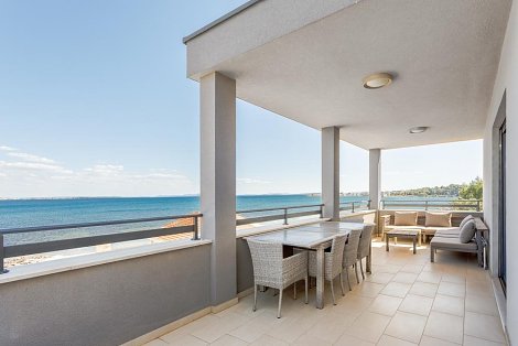 Chorvátsko, ostrov Vir, The Beach Resort I - 1/4 (+1, resp. + 2) apt. - terasa