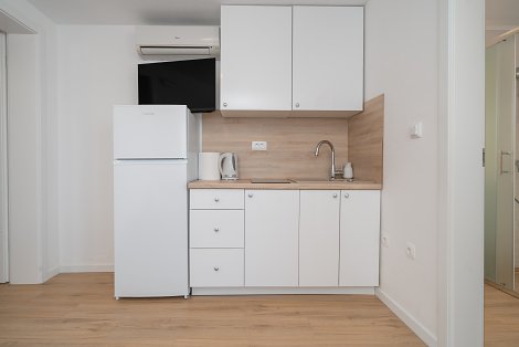 Chorvátsko, Baška Voda, apartmány Antunovič - apt. 1/2+2 na prízemí  s terasou - kuchyňa